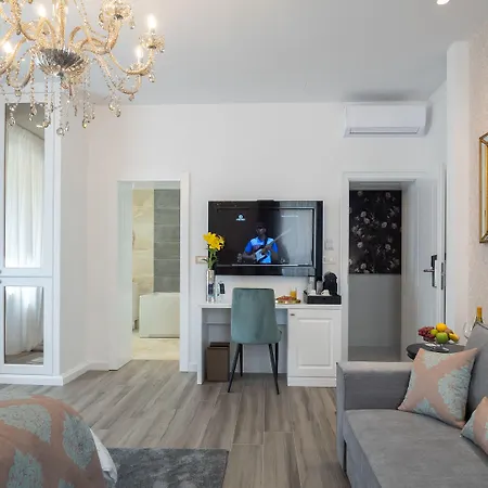 Elixir Luxury - In The Old Town Guest house